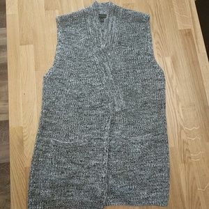 Grey sweater vest- great condition